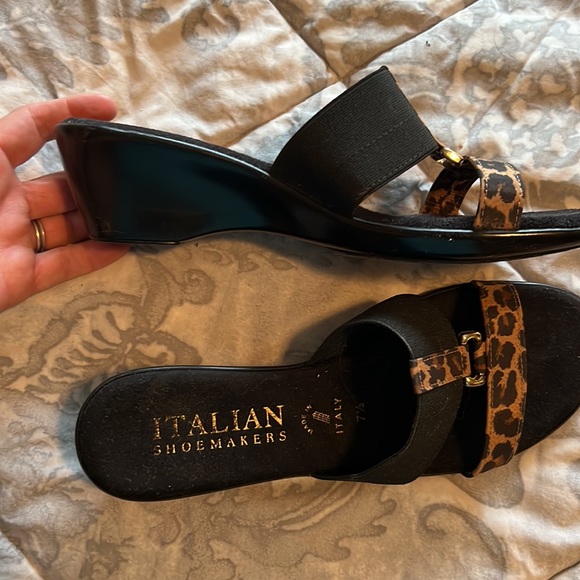 Italian Shoemakers black and animal print Strap 2 Inch Wedge Sandal Size 7.5 - Picture 2 of 5